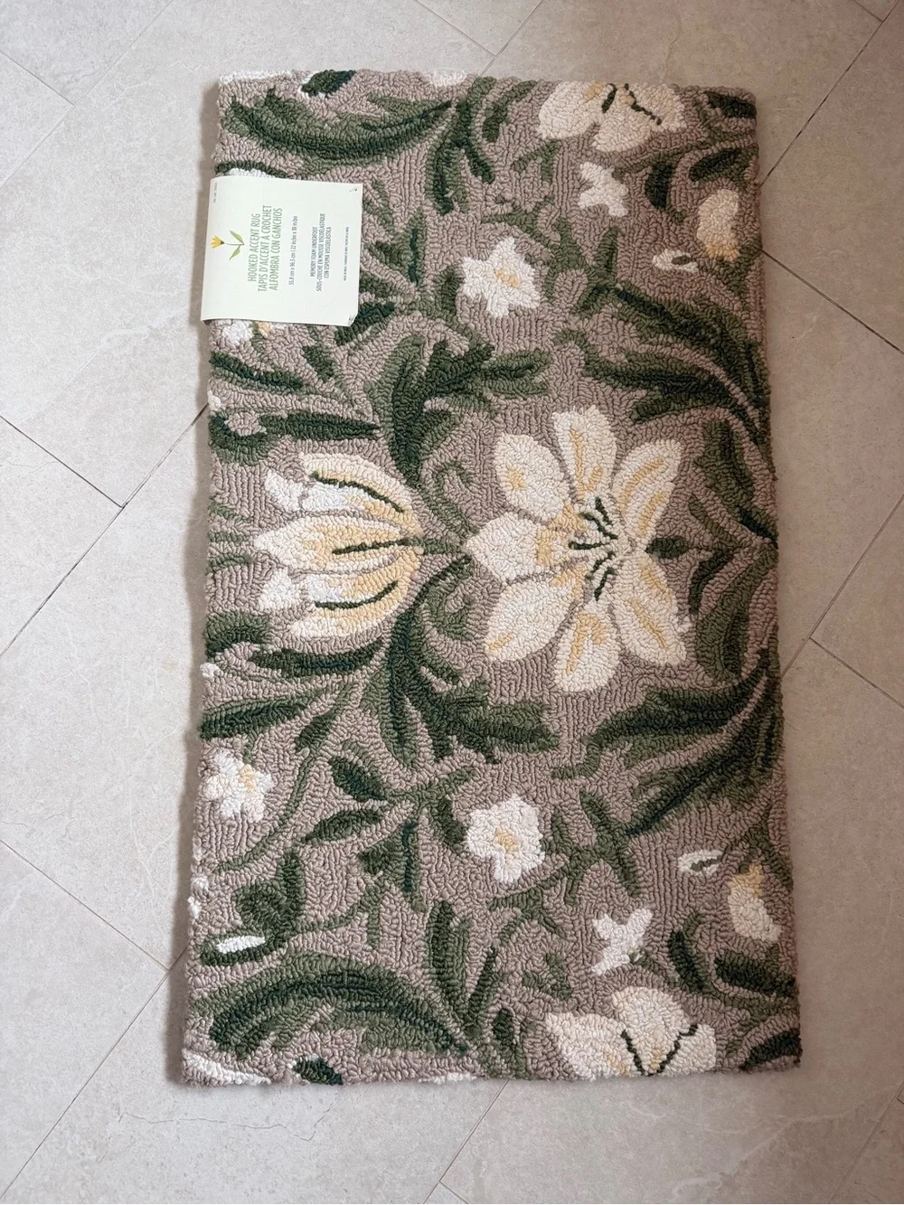 Spring Hooked Accent Rug, 22” x 38” NEW WITH TAGS